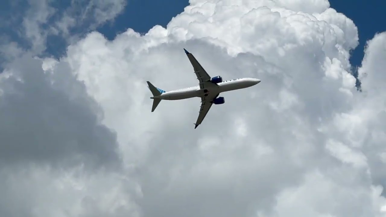 Planespotting at Houston (IAH) 737, ERJ, A321!!