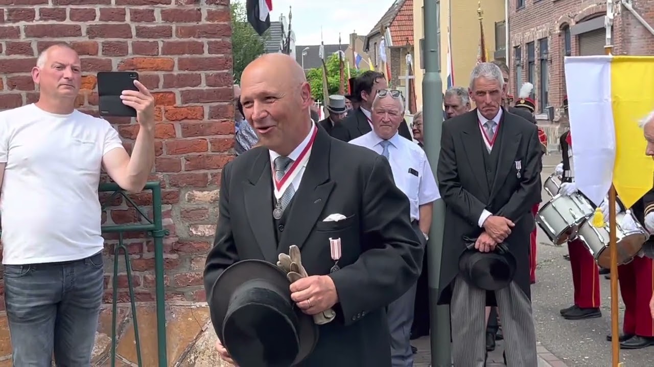 Harmonie Sainte Cécile brengt serenade aan diamanten bruidspaar Rompelberg-Spits