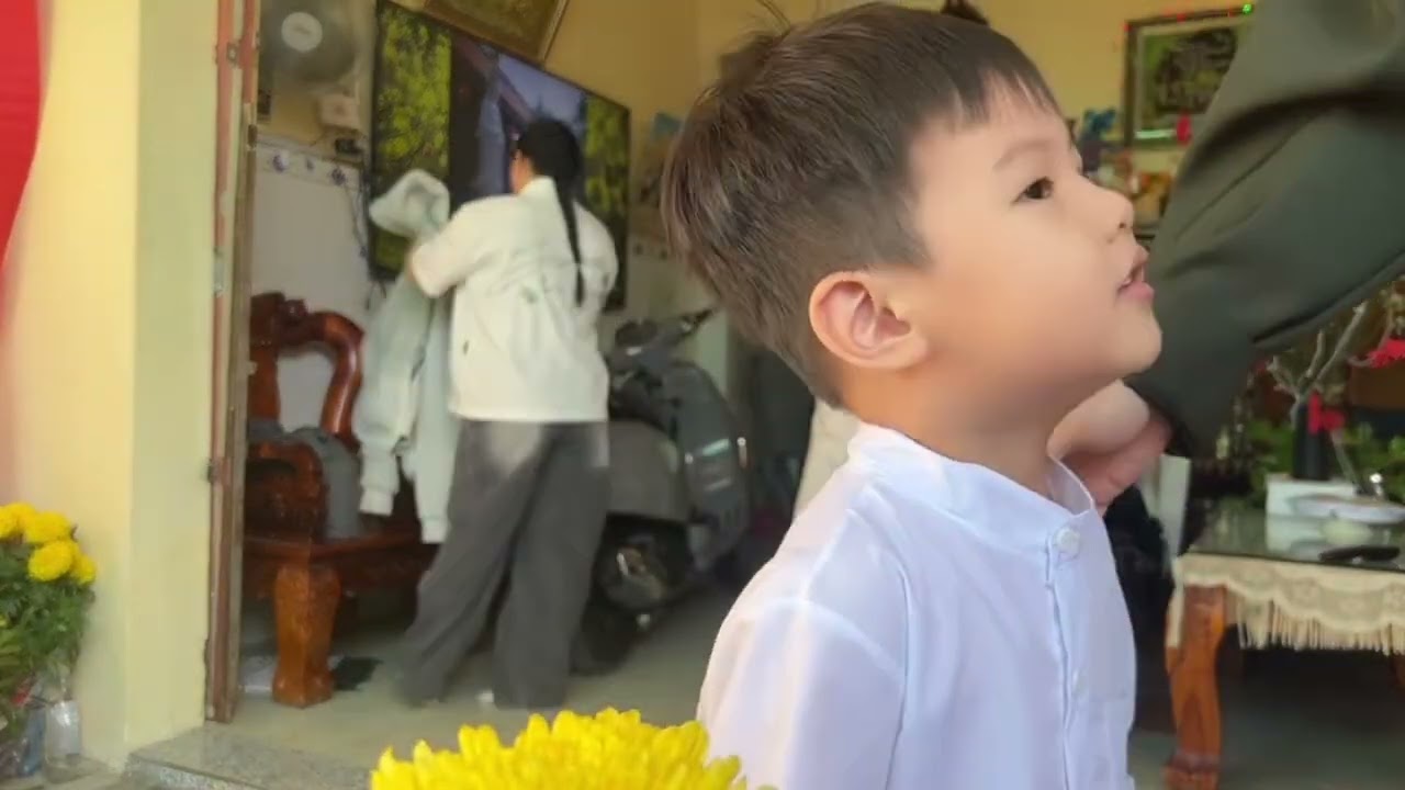 Đầu năm mùng 1 Tết (17/2/2026 )       gạo bắp vô đầy nhà 