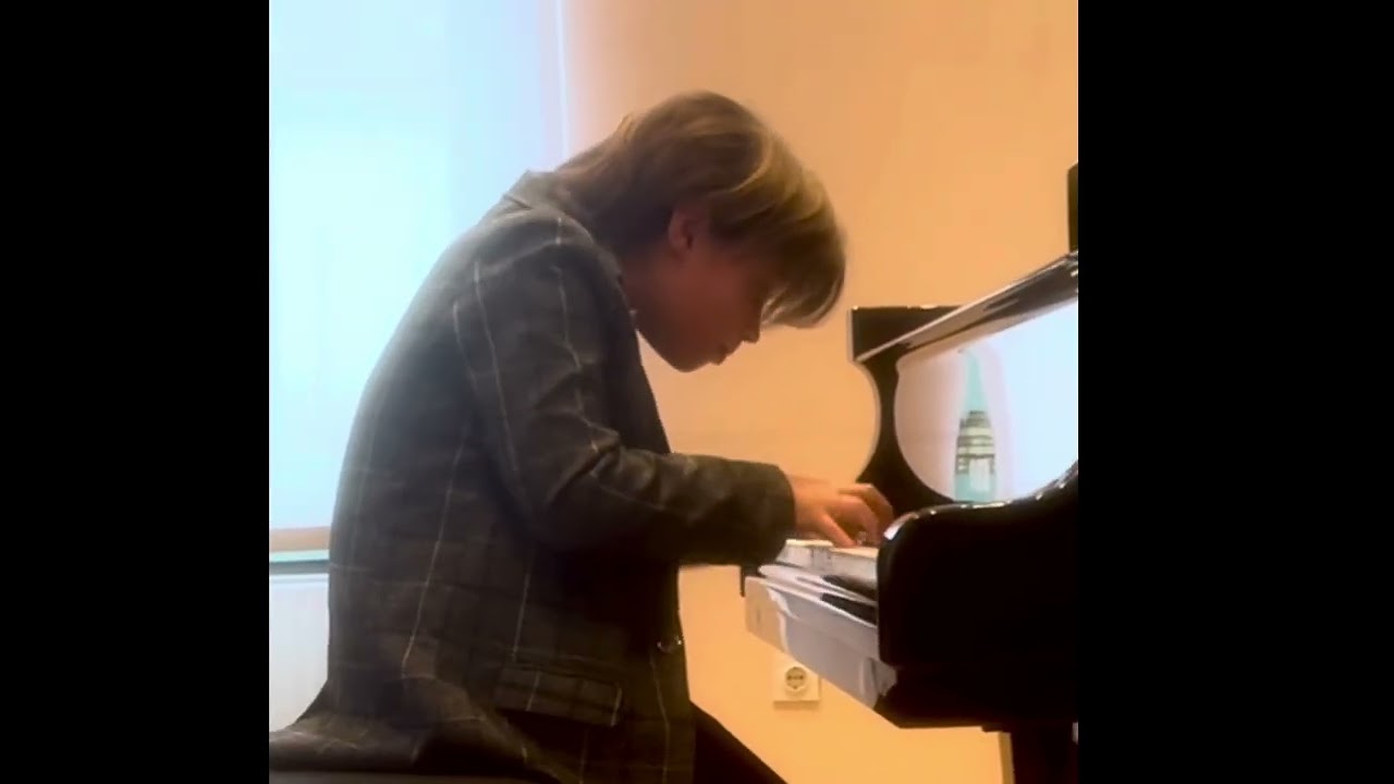 EVAN MILIANI (8yo) tra Mozart e Vigodsky