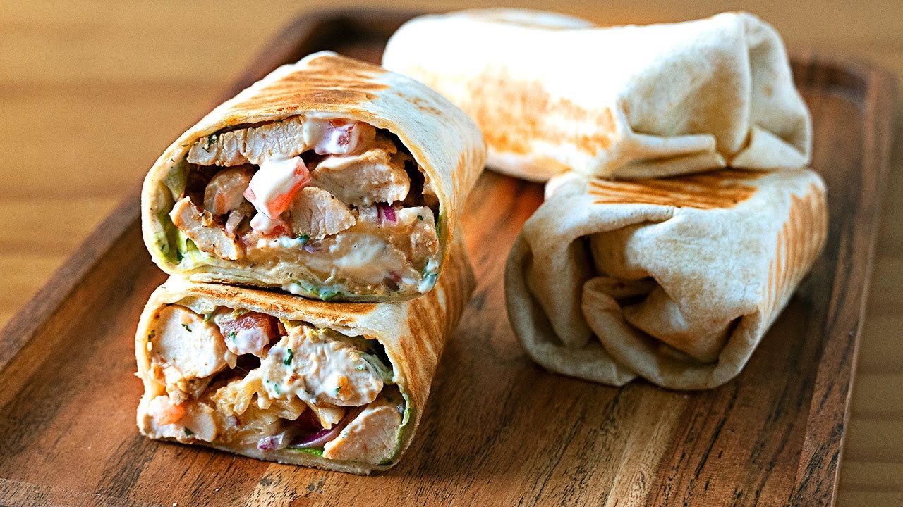 Wrap de pollo con tortillas de harina. Pollo a la plancha jugoso. La mejor salsa ranchera con yogur