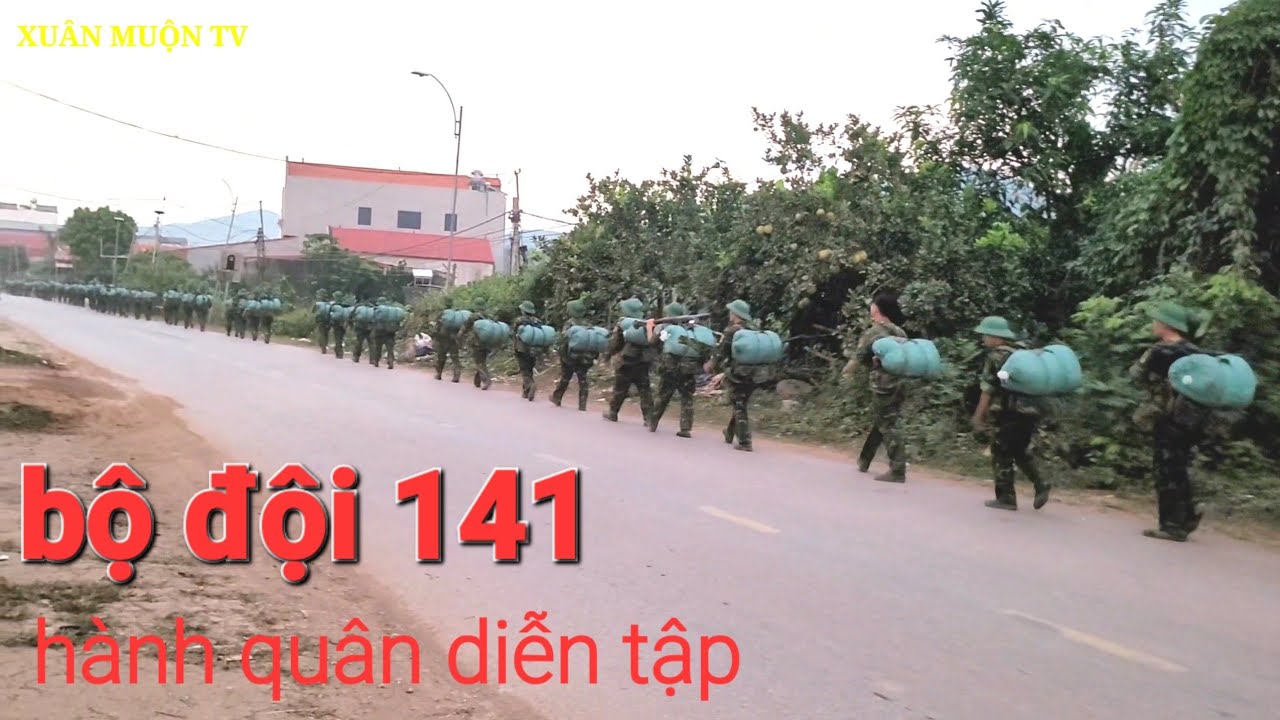 Các chiến sĩ bộ đội 141 hành quân đi diễn tập cuối năm ra quân