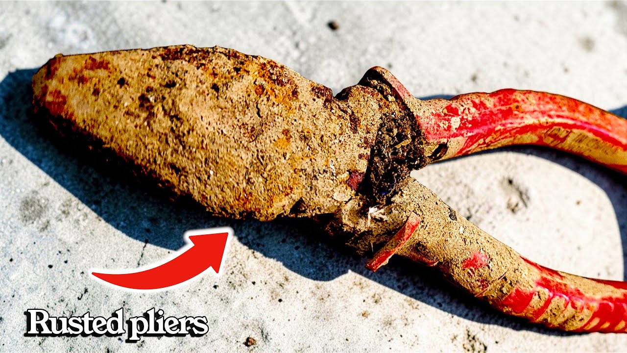 Rusted and Jammed Pliers Restoration | Rusty Antique Pliers Restoration