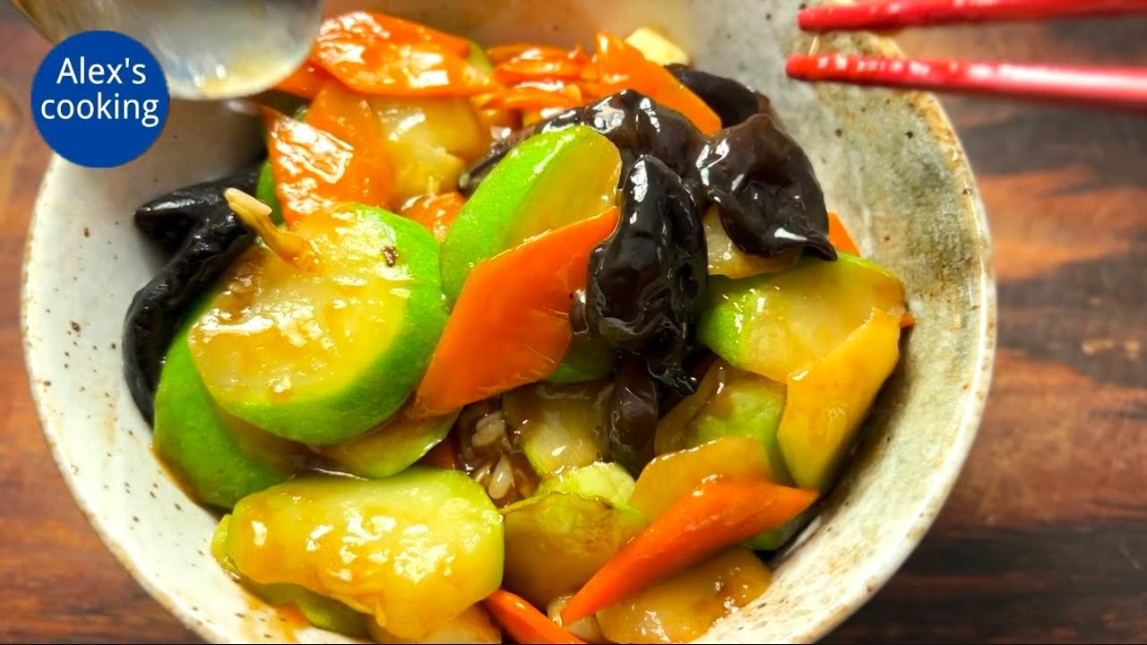 【Simple Zucchini Recipe】Just Stir-Fry with Wood Ear Mushrooms – So Delicious!