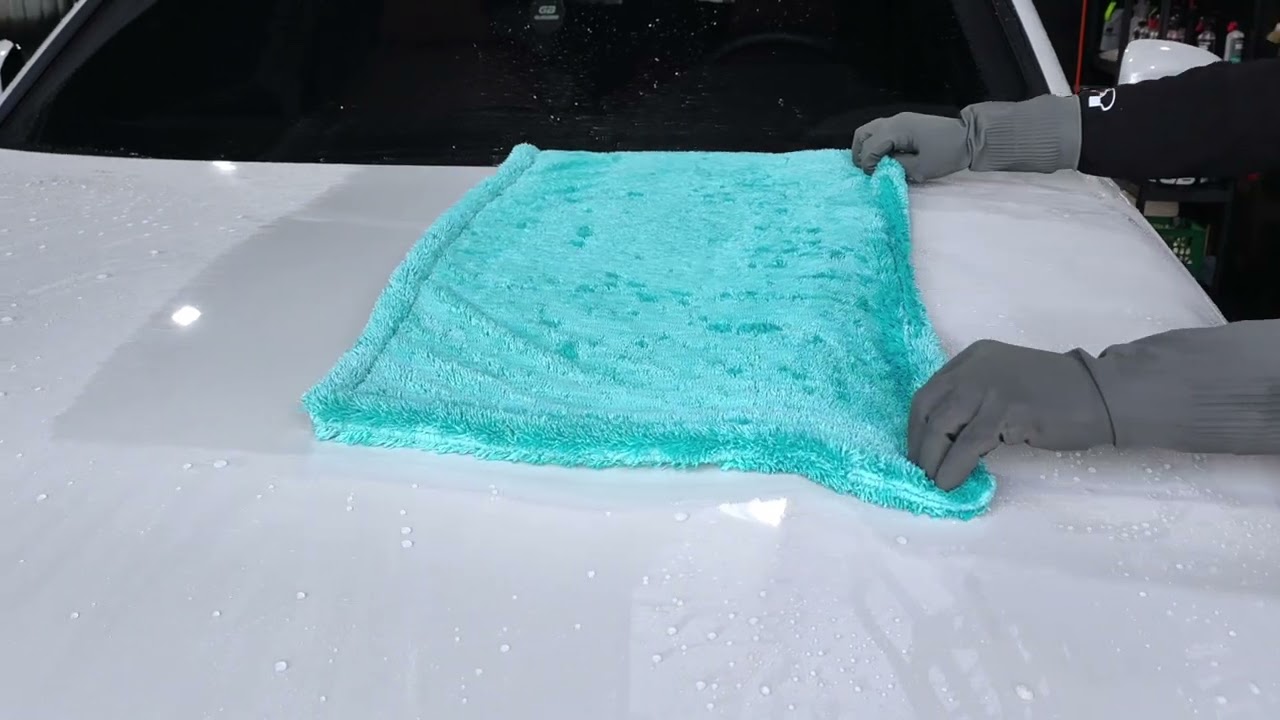 New Ultra Drying towel that helps shorten working time with 1600gsm double-layer microfiber fabric.