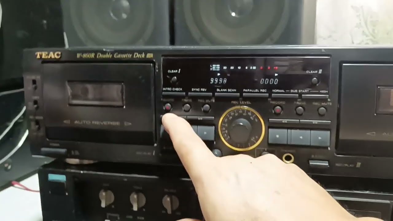 Tape deck TEAC modelo W-860R