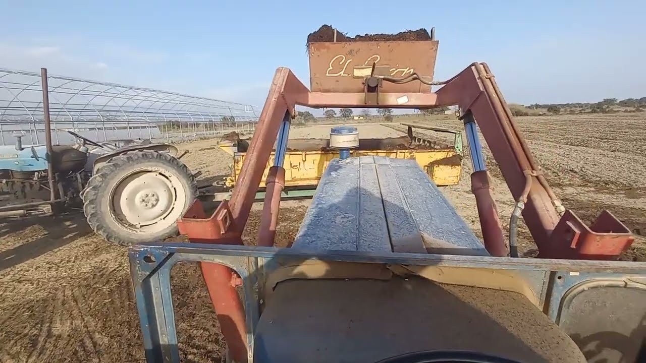EBRO 470 CON PALA CARGANDO ESPARCIDOR DE ESTIÉRCOL/ECOLÓGICO| Verdura Vital