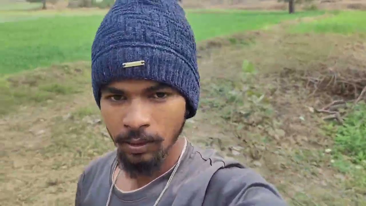 Desi Kisan gehun mein motor se Pani😊