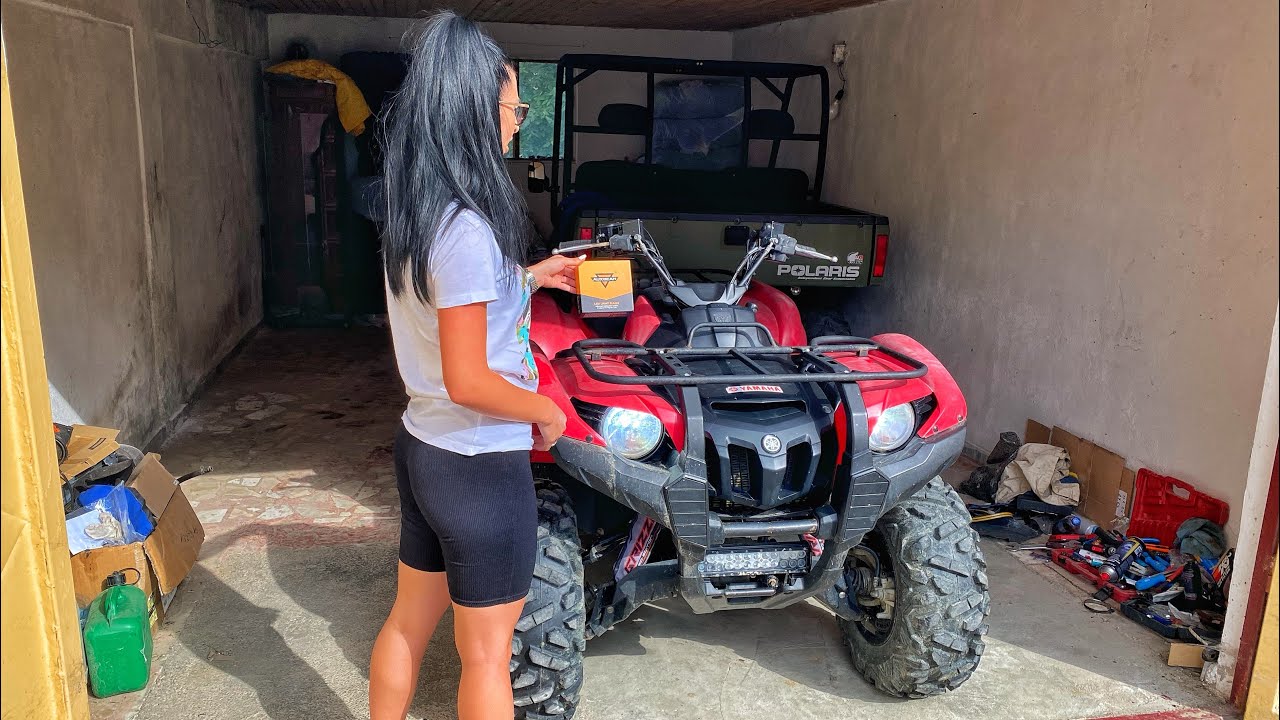 Andra mă ajută să schimb becurile LED la ATV *Yamaha Grizzly 700*