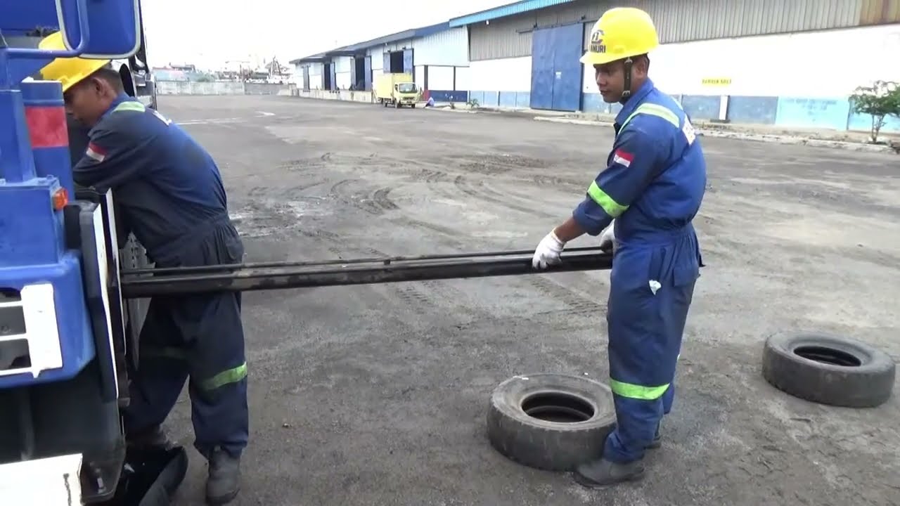 Penggantian 'seal cylinder hydraulic Outrigger crane KATO 70t