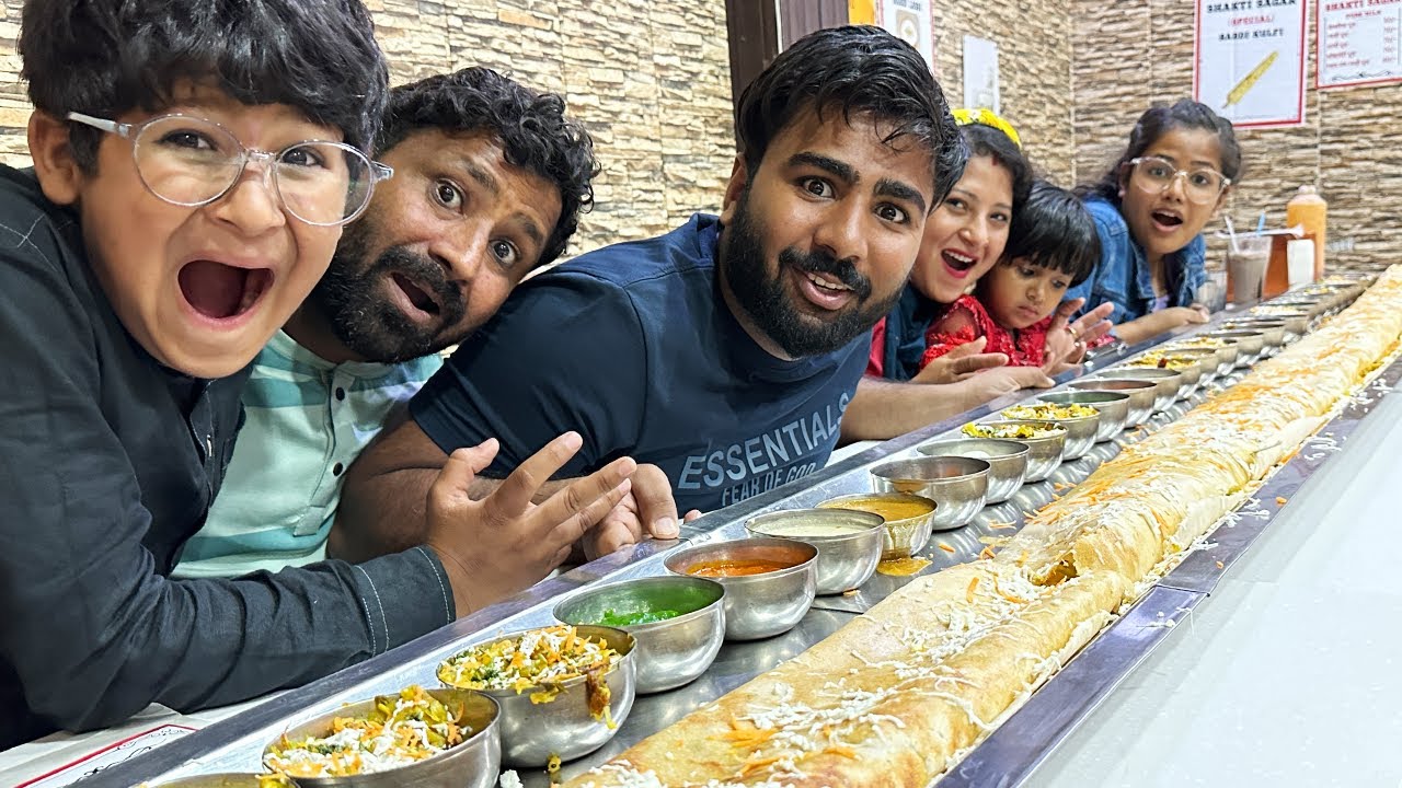Largest dosa kha liya 😍10 feet