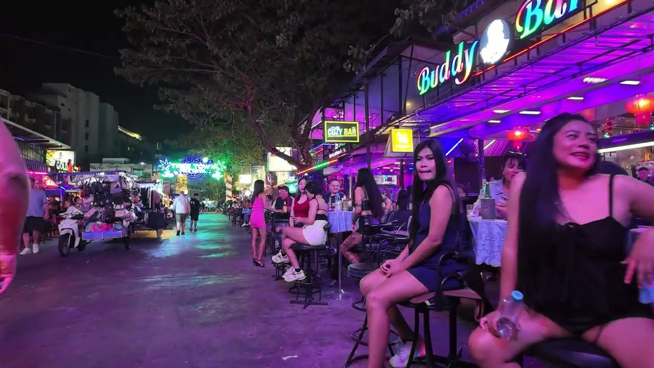 Pattaya Tree Town Nightlife, Thailand 4K 60FPS