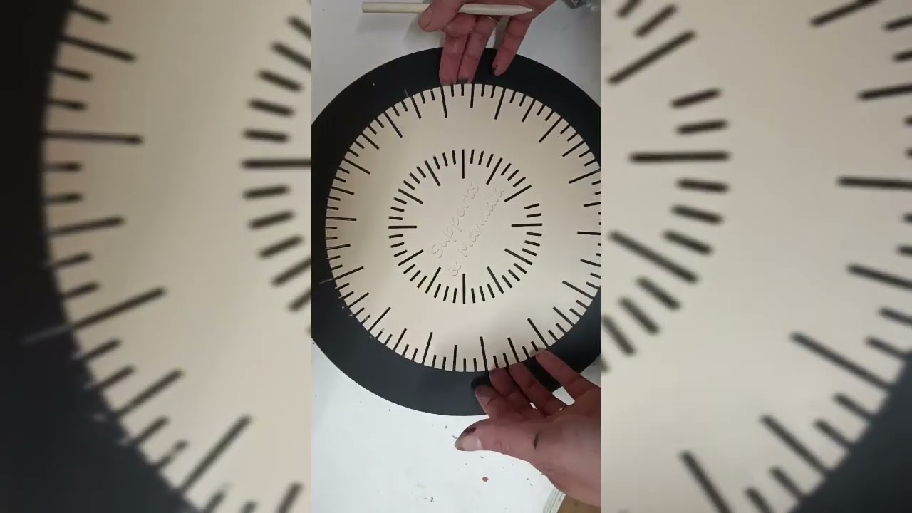 Le cercle pour lignes directrices de Supports et Mandala est en préparation dans l'atelier