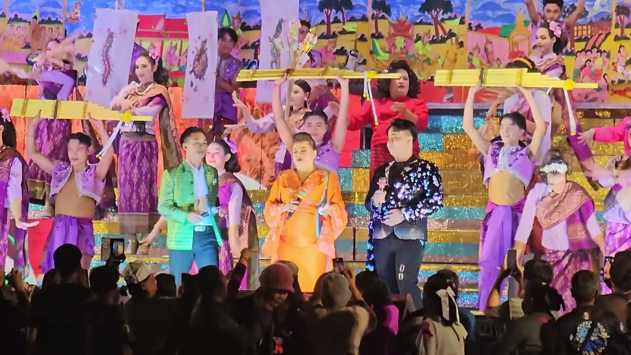 พื้นเมืองอีสาน - เดือนเพ็ญ อำนวยพร [หมอลำวงษ์เจริญ บันเทิงศิลป์ บ้านโนนหงษ์ทอง อุบลราชธานี]