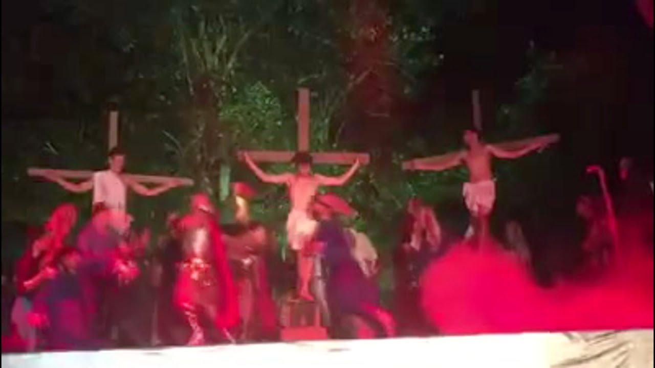 Un hombre invade obra de teatro y agrede a un soldado para 