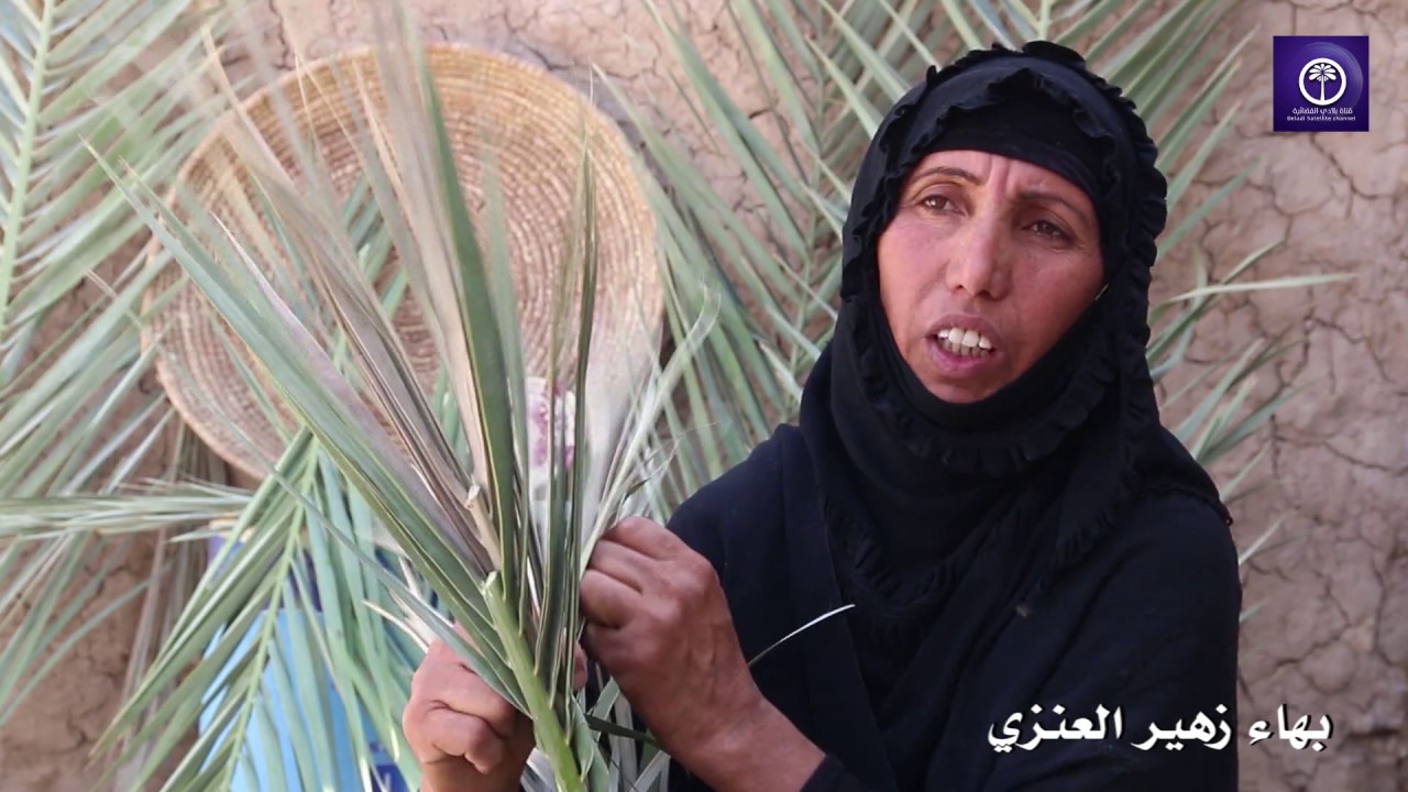 ام مسلم تعمل في صناعة السعفيات