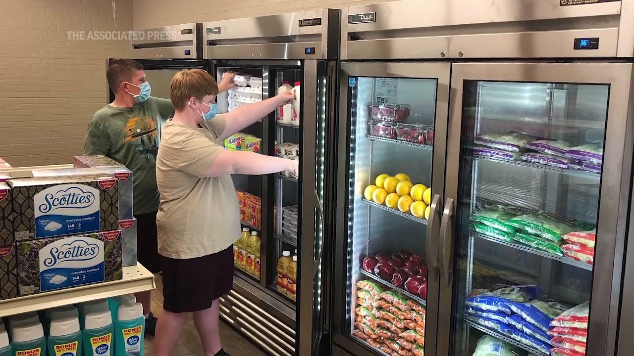 Student-run free grocery store helps feed town