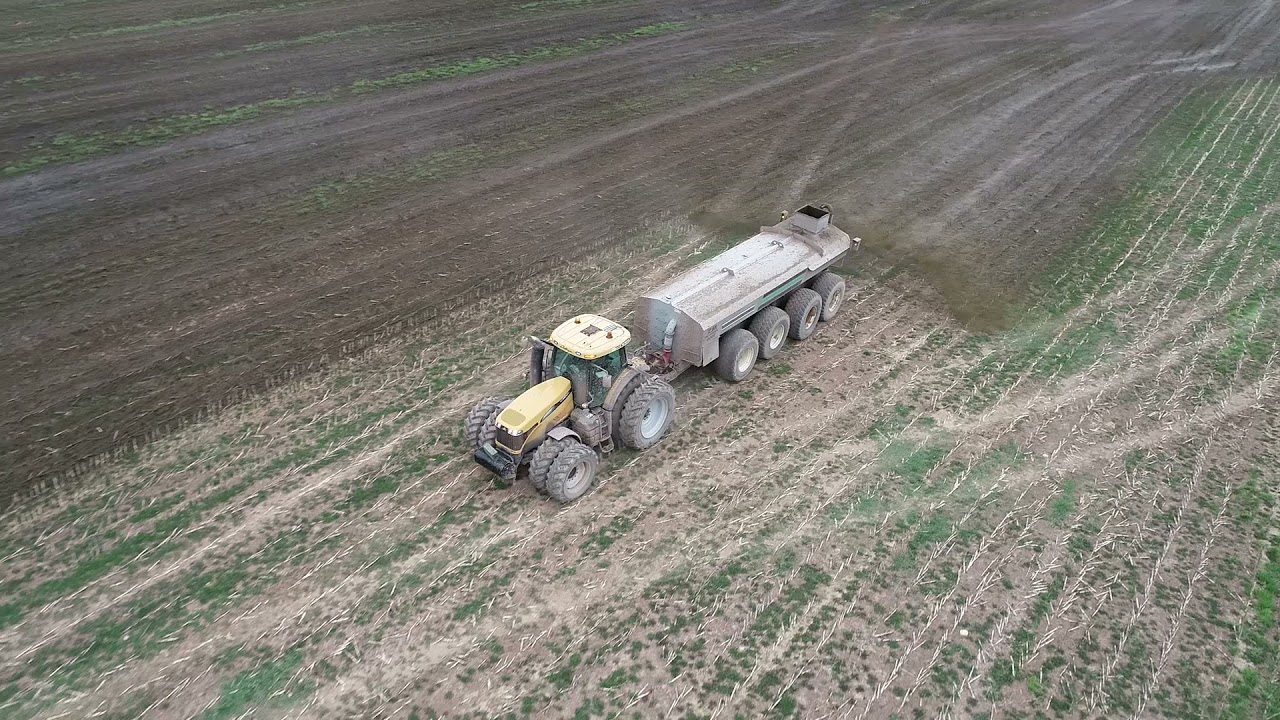Challenger MT685D Spreading Liquid Manure