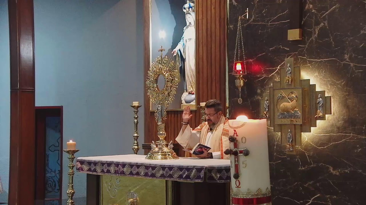 Santo Sacrificio Eucarístico presidido por el Padre Adolfo María
