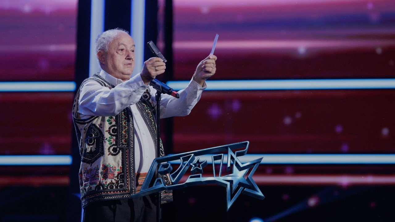 Ioan Petruțescu a cântat la pieptăn și l-a emoționat până la lacrimi pe Bobo | Românii Au Talent S16