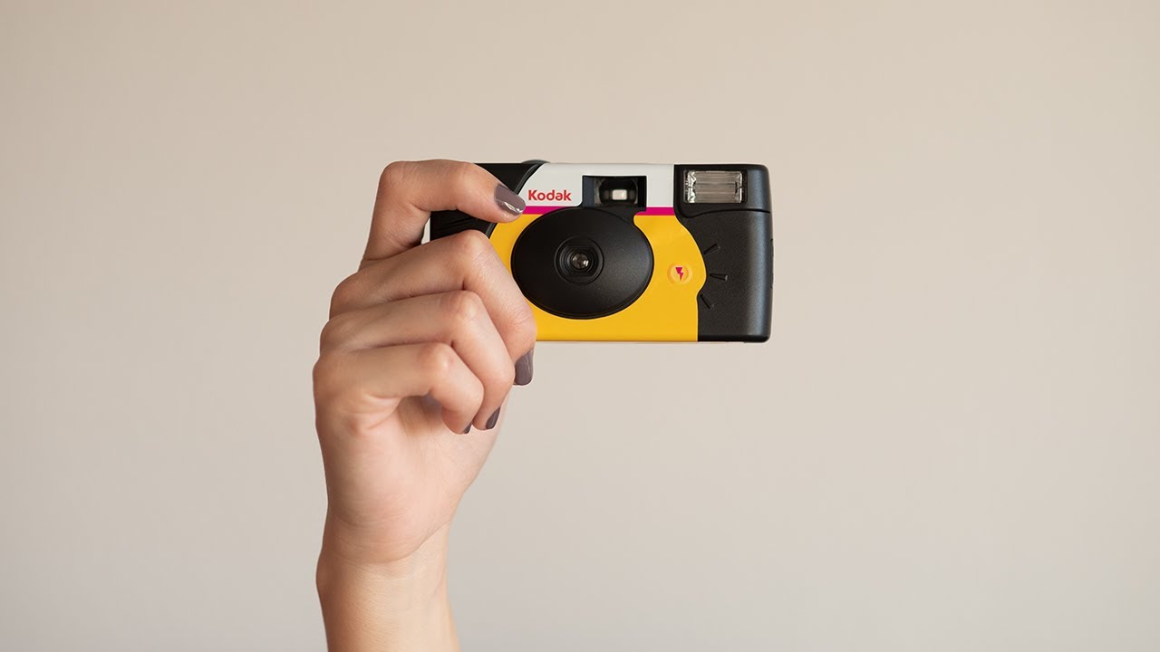 Haciendo fotos con la CÁMARA desechable MÁS CARA de AMAZON || Kodak Power Flash