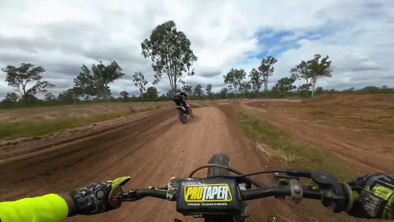 2nd time on an MX track Riding Willowbank Mx Park