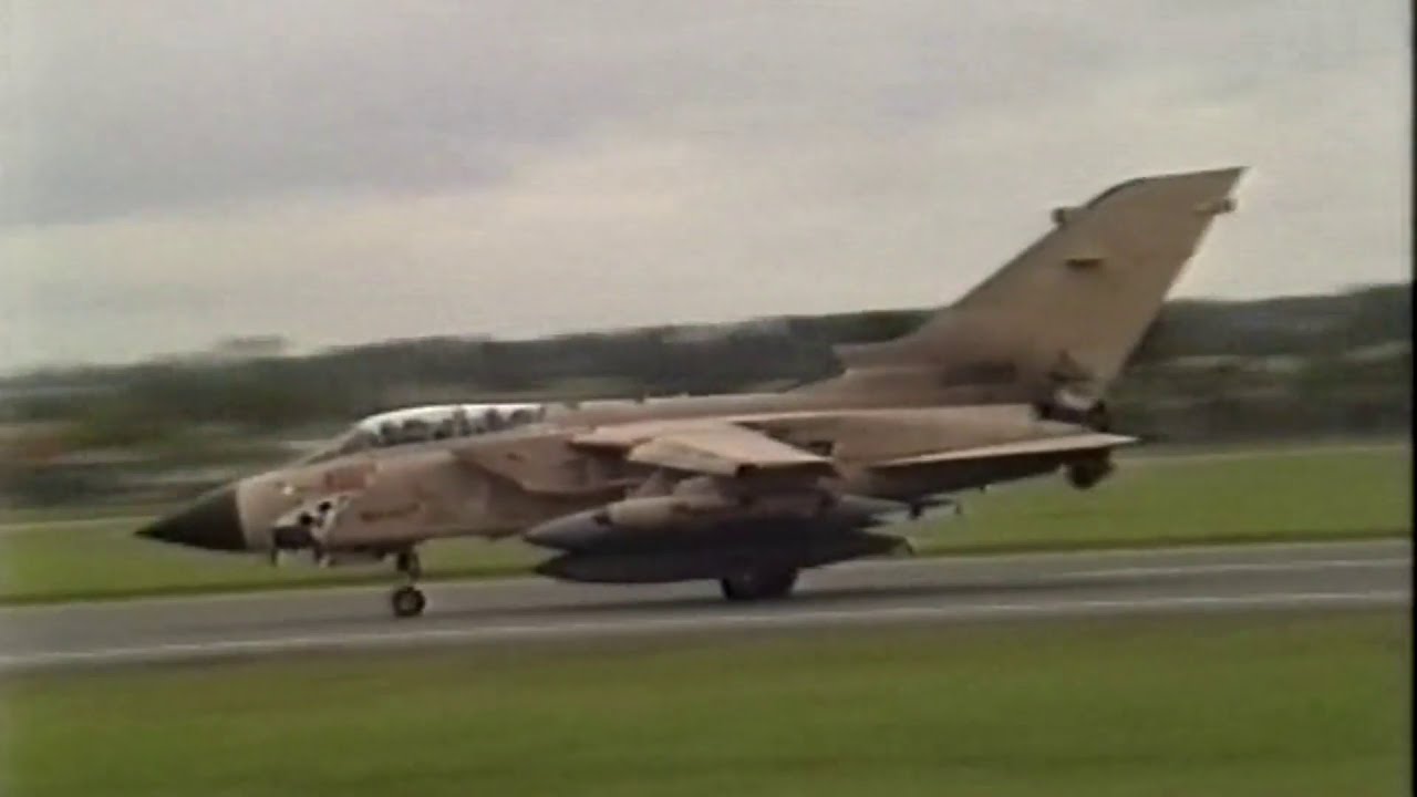RAF Fairford - Arrivals day 19th July 1991