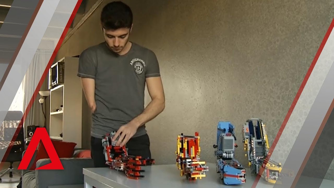 Teen in Spain builds his own prosthetic arm out of Lego