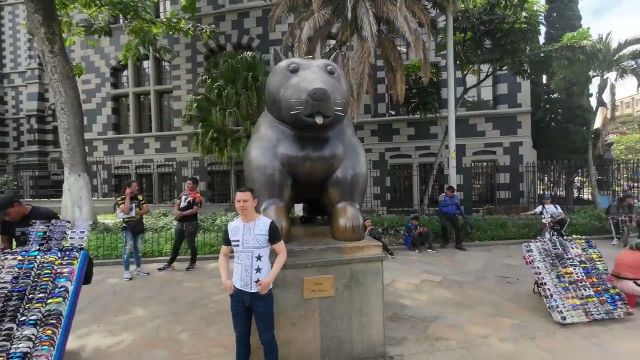 Excursion caminando por Medellin Parque Botero Centro 4K 🇨🇴 | OFIBO Español