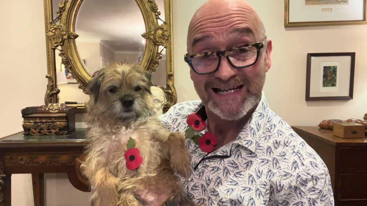 How to Wear a POPPY Correctly? Top Tips for everyone (Including British Politicians!)