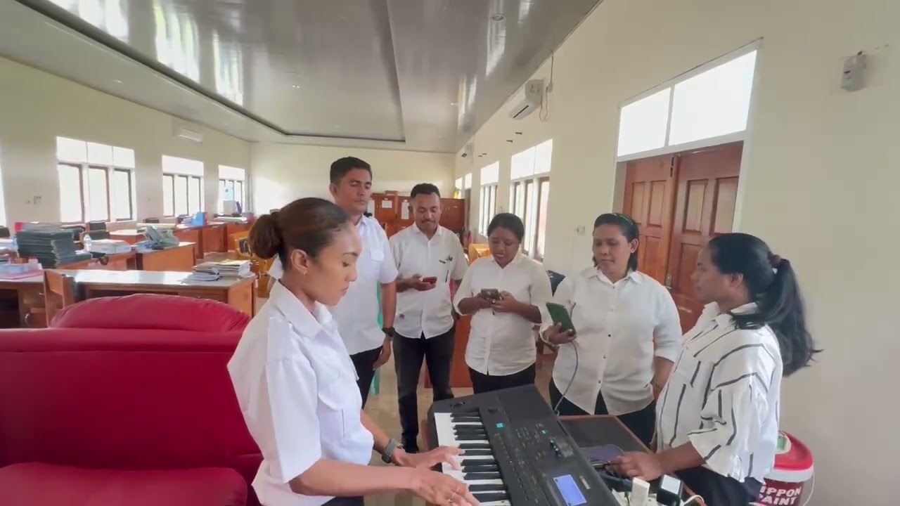 Cintaku Tak Terbatas Waktu ll Cover by.Smantal Teacher Voice