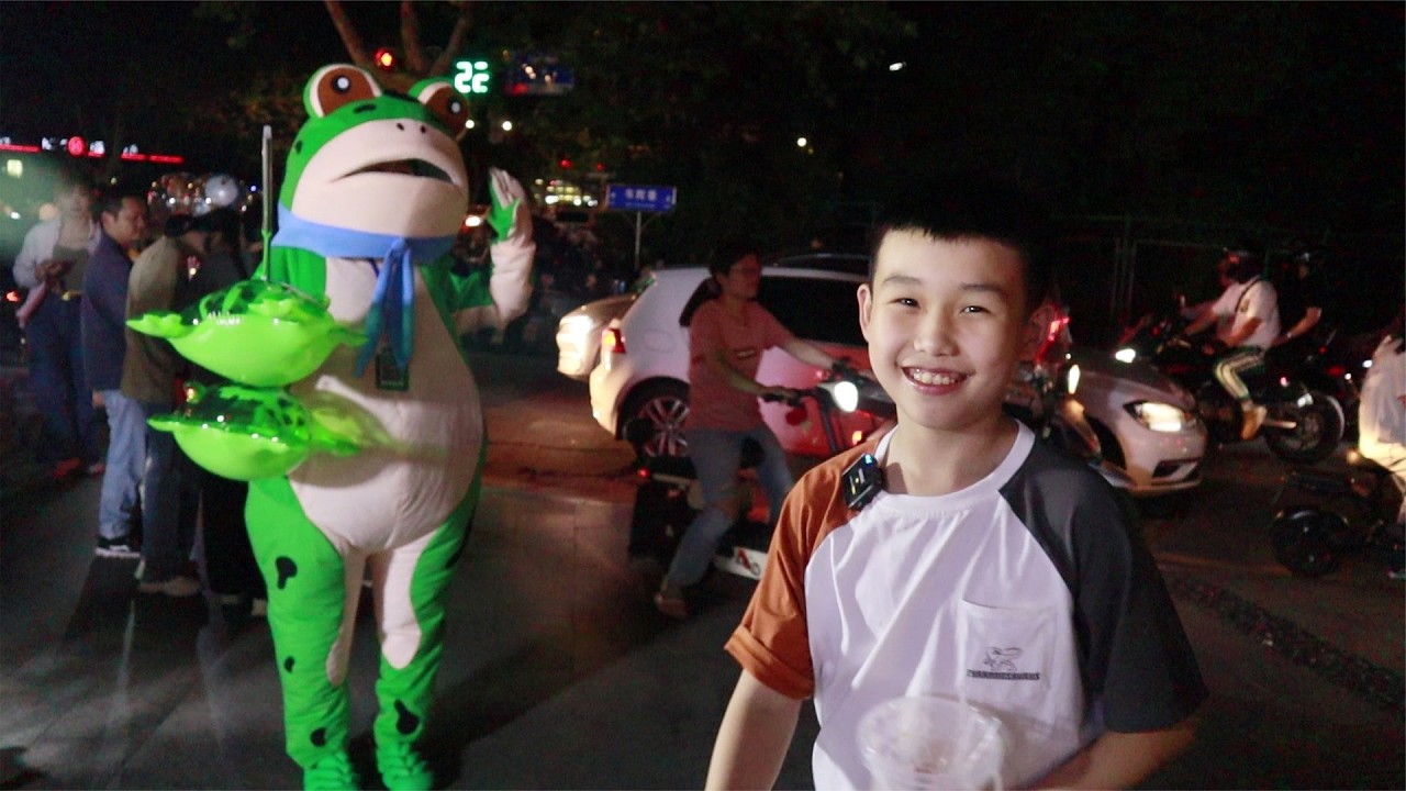 来和小高一起云逛夜市吧！吃吃喝喝玩玩，快乐就是这么简单！