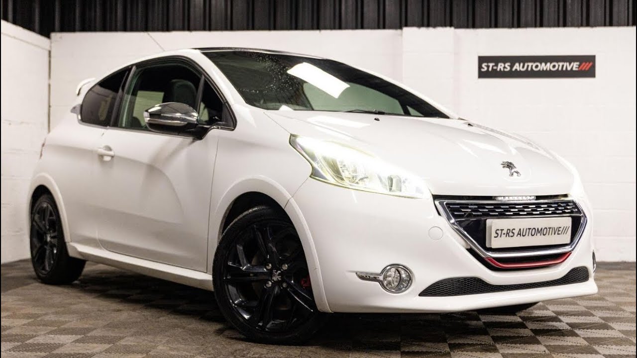 Peugeot 208 GTI 2015 года выпуска, цвет белый (Bianca White), пробег 68 000 миль.