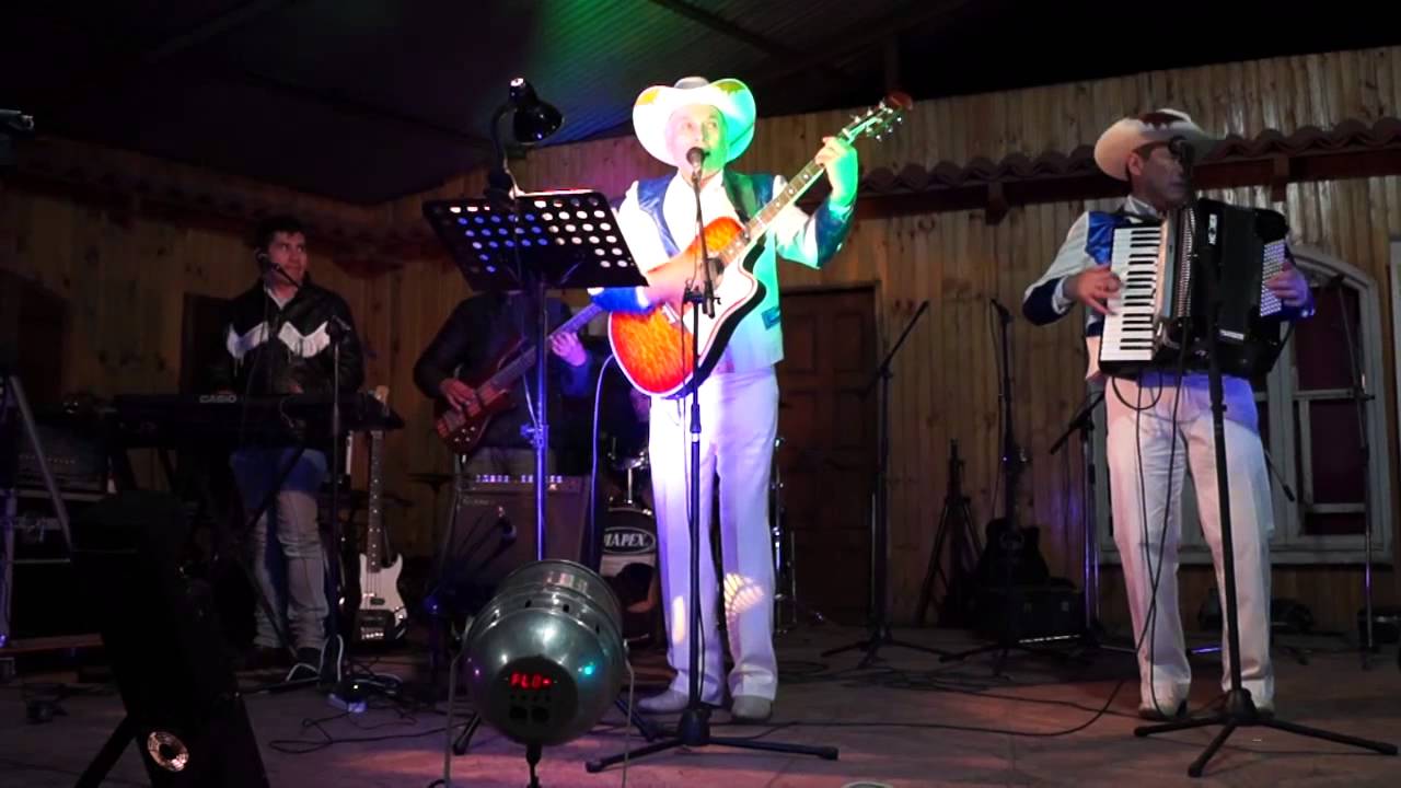 9 LOS RANCHEROS DE RIO GRANDE