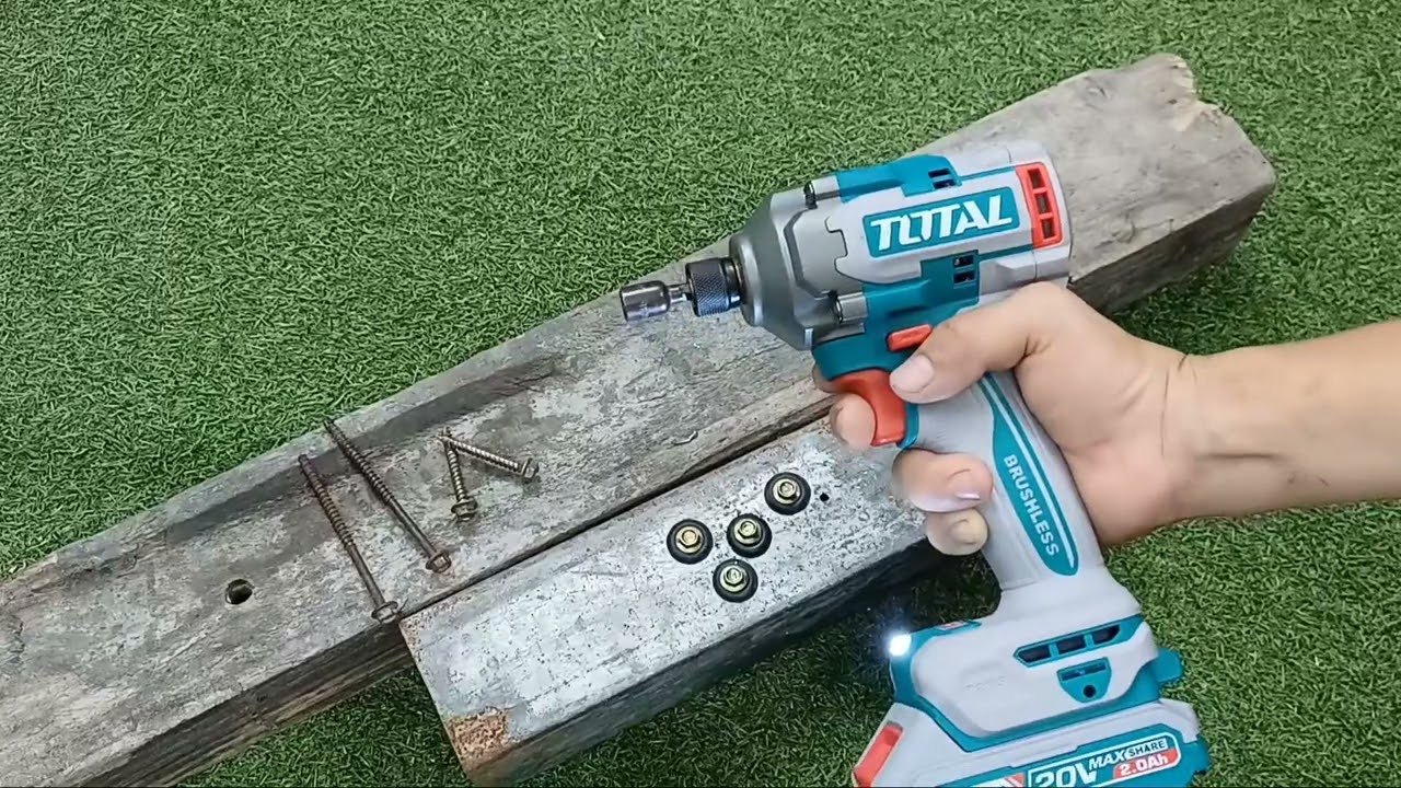 Trải nghiệm thực tế Bộ máy chuyên vít dùng pin 20V Total TIRLI2028