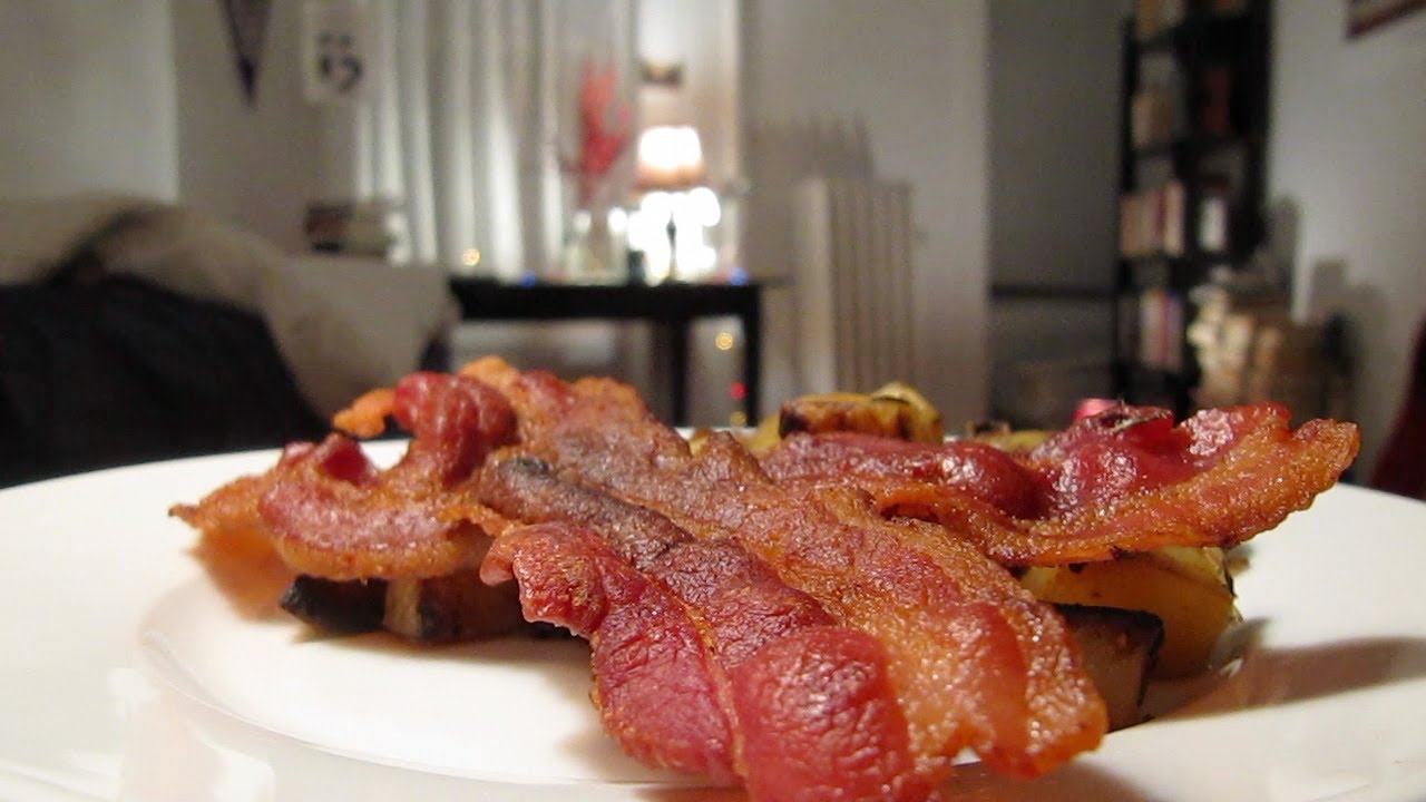 ASMR Eating/Whisper: Bacon 'n' Potatoes