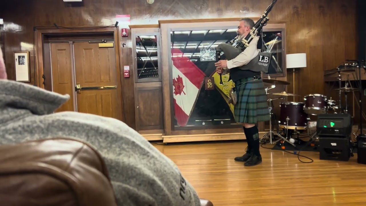 Daniel Lidgren @LidgrenBagpiper 
