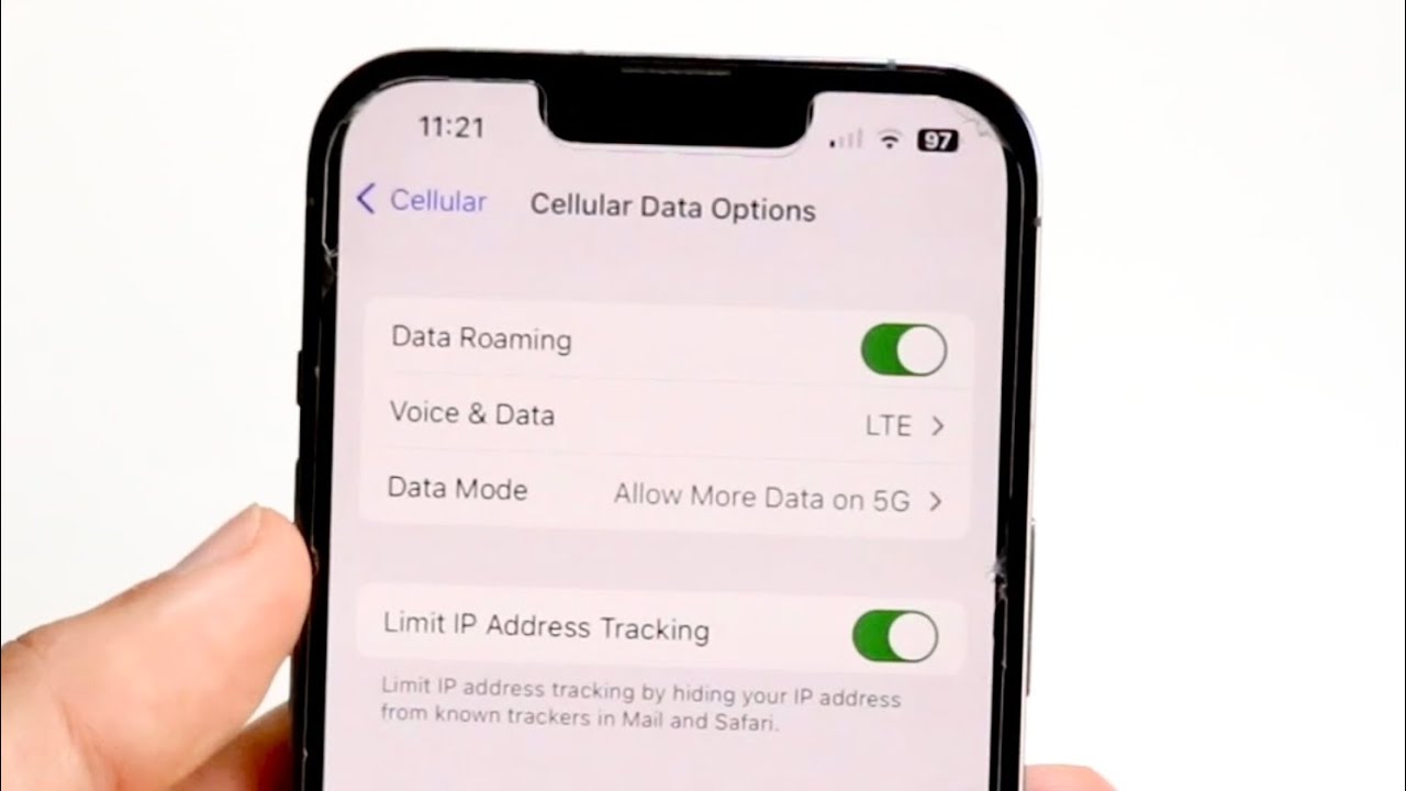 Как включить роуминг данных на любом iPhone! (2023)