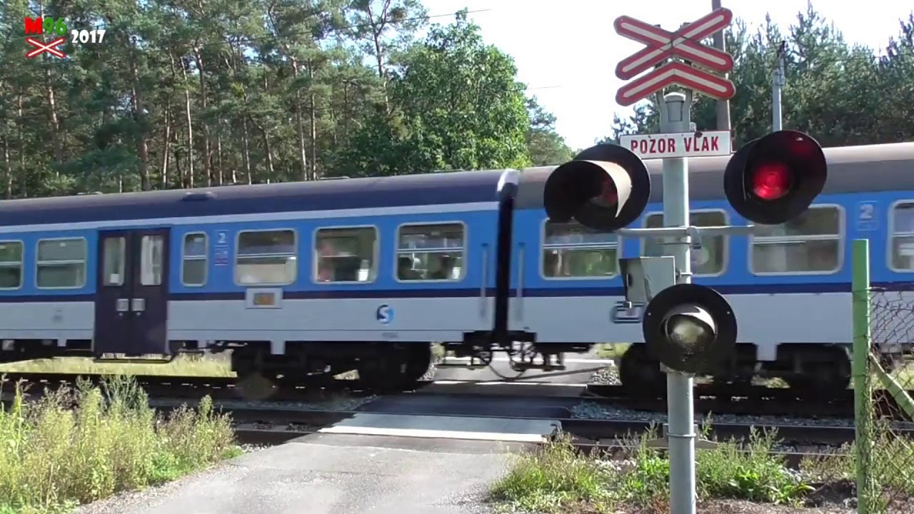 LAPSE SHOT - železniční přejezd / railroad crossing SSSR Otradovice (2017)