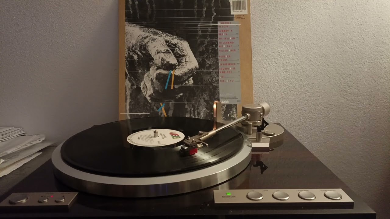 VICTOR (JVC) QL-Y44F playing ALPHAVILLE 