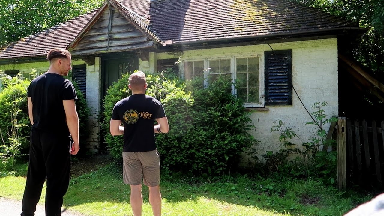 Exploring A Frozen In Time Abandoned Cottage