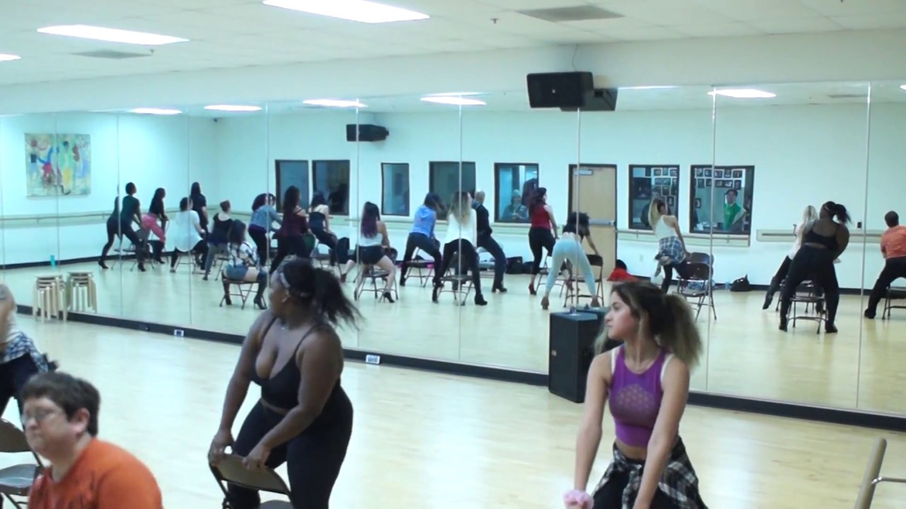 'Rocket' Beyonce Chair Dance