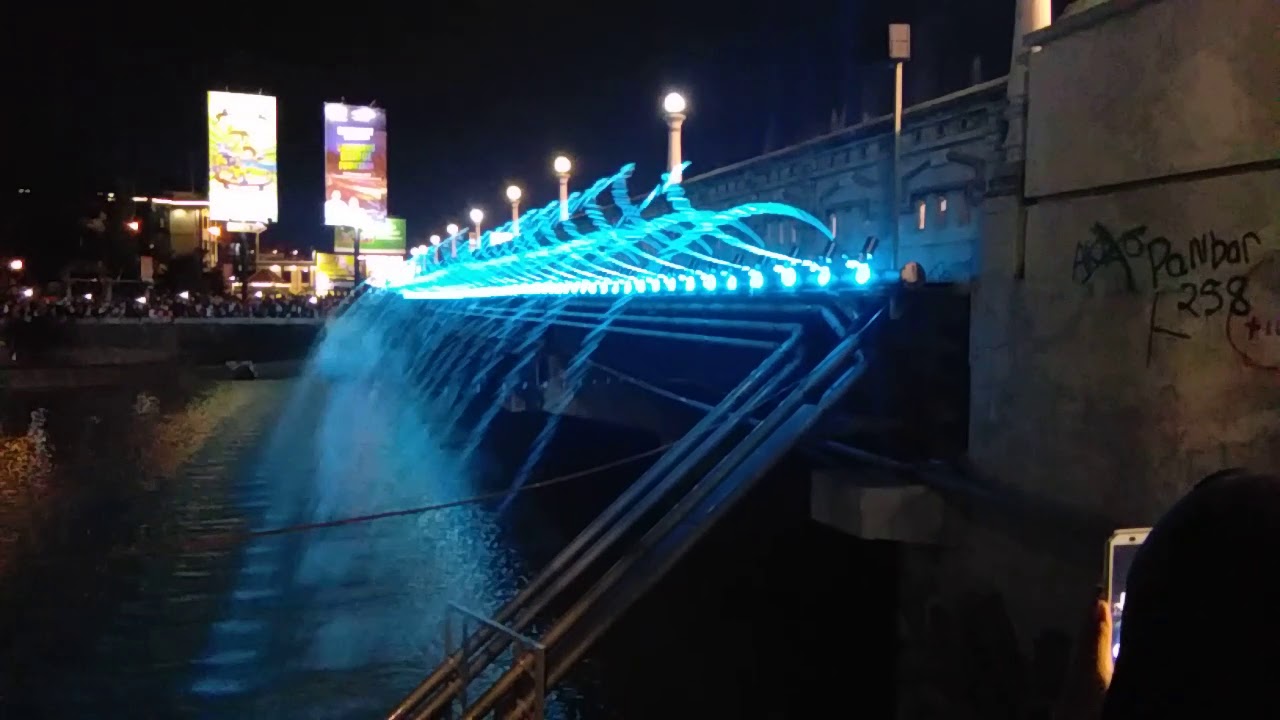 Atraksi air#banjir kanal barat semarang