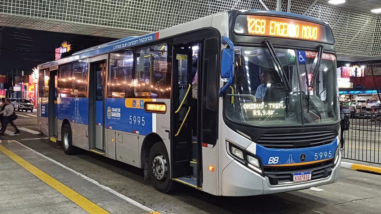 Terminal Barueri - Movimentação de ônibus à noite 