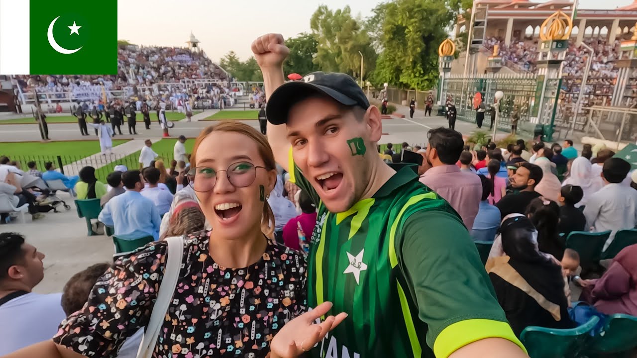 Took my Wife to The Most Uniq Border in The World | First Time Visit To Wagah Border 🇵🇰