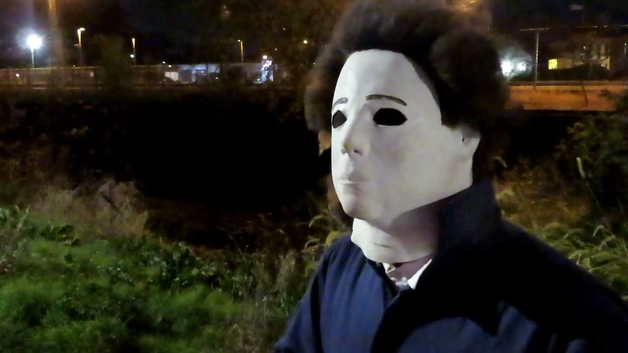 HALLOWEEN 4 ( DRIVE THRU PRANK ) Hilarious