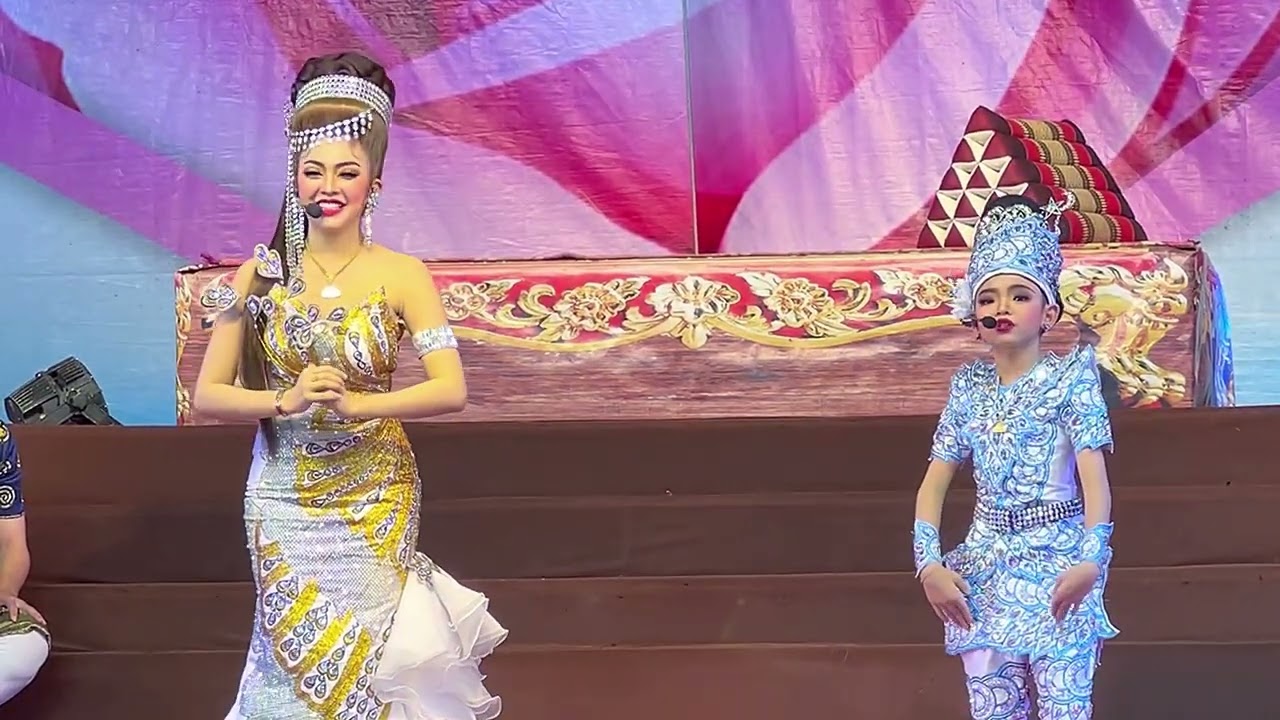 น้องรถเบนซ์เกี้ยวแม่เฮ็นครั้งแรก ก็จะเขินๆหน่อย😂 #สาปซ่อนรัก  #ลิเกคณะศรรามน้ำเพชร