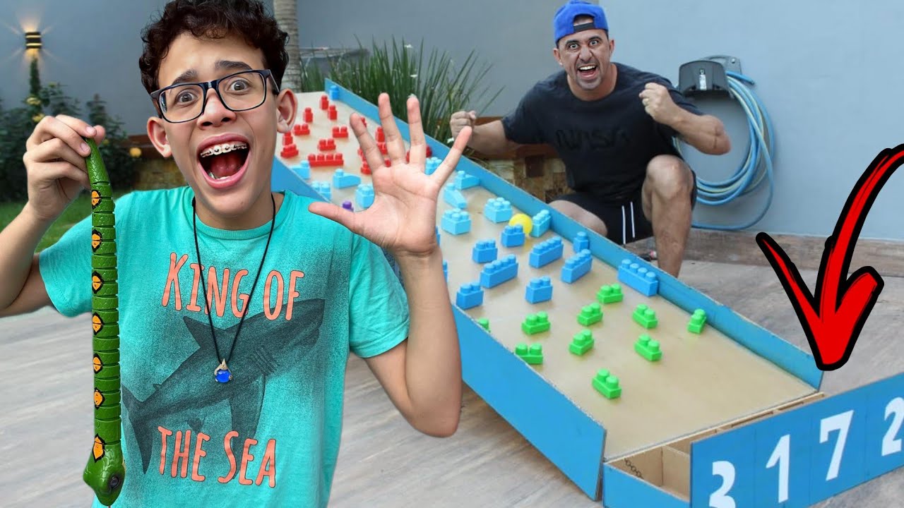 LUCAS BRINCANDO com PINBALL de BRINQUEDO