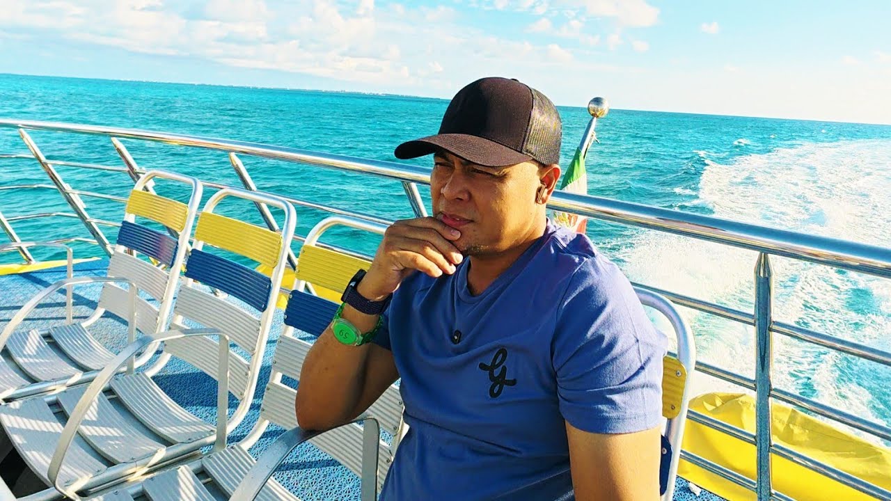 dolphins beach at isla mujeres | cancun mexico