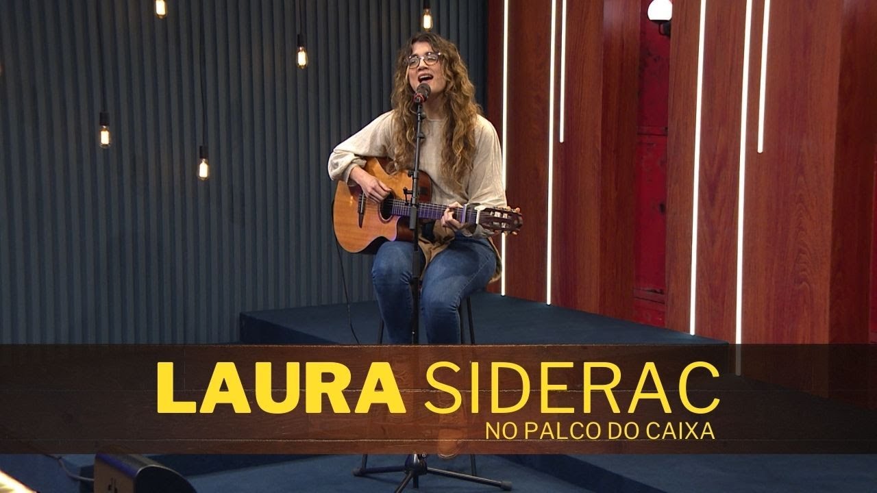 Laura Siderac no palco do Caixa de Música
